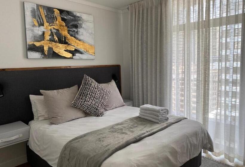 هتل Icon Luxury Apartments