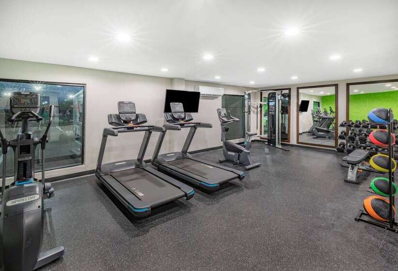 هتل La Quinta By Wyndham Houston Southwest