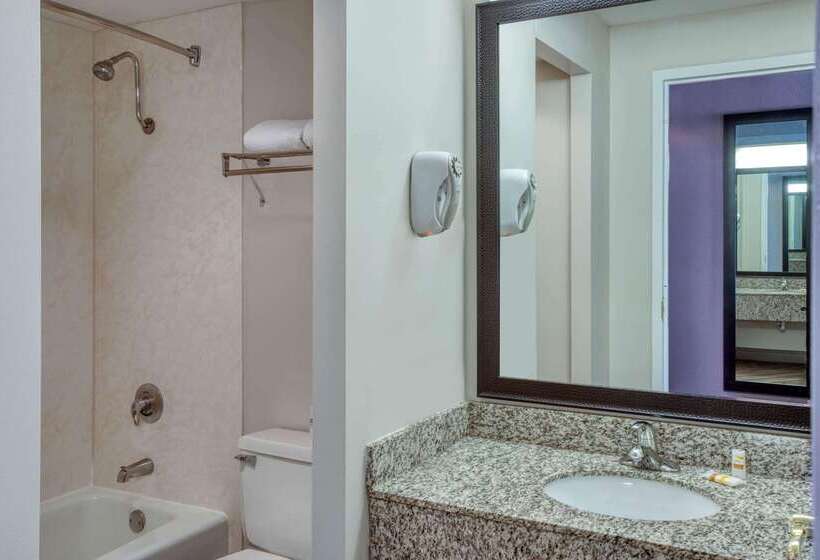 هتل La Quinta By Wyndham Minneapolis Bloomington W   Free Airport Shuttle