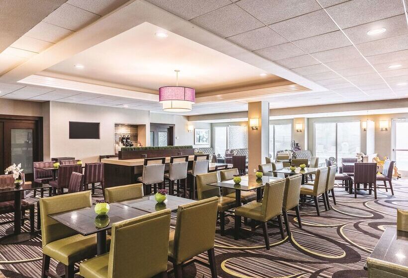 هتل La Quinta Inn & Suites By Wyndham San Antonio Downtown