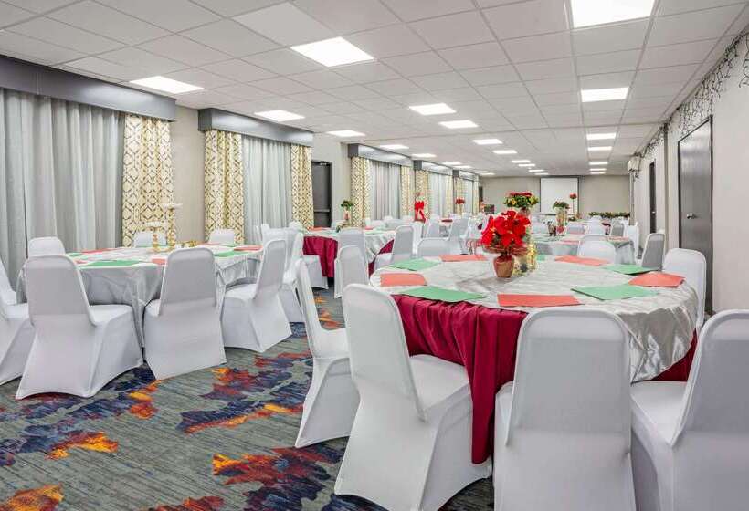 هتل La Quinta By Wyndham Seattle Federal Way