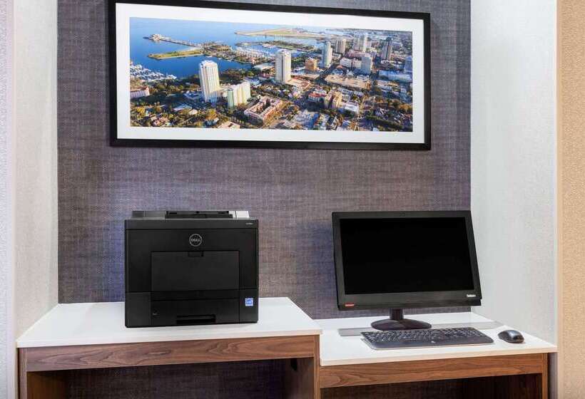 فندق La Quinta Inn & Suites By Wyndham St. Petersburg Northeast