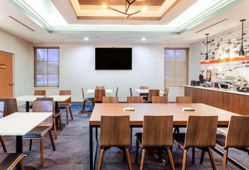 فندق La Quinta Inn & Suites By Wyndham St. Petersburg Northeast