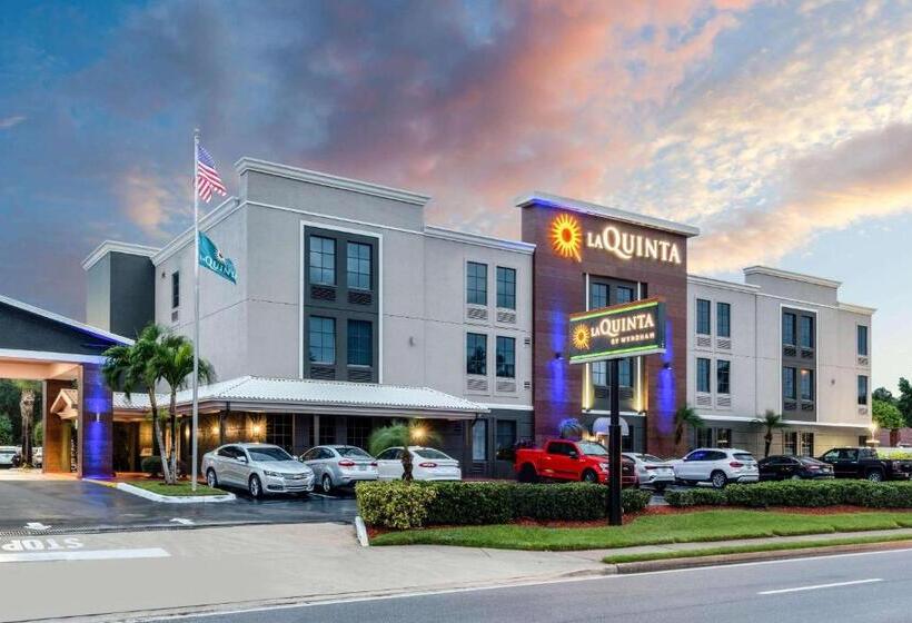 فندق La Quinta Inn & Suites By Wyndham St. Petersburg Northeast