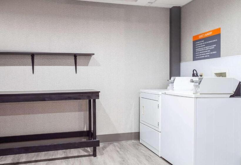 فندق La Quinta Inn & Suites By Wyndham St. Petersburg Northeast