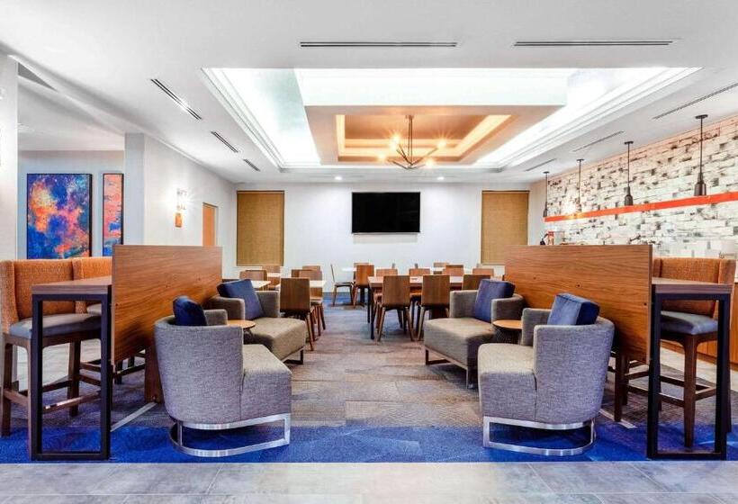 فندق La Quinta Inn & Suites By Wyndham St. Petersburg Northeast