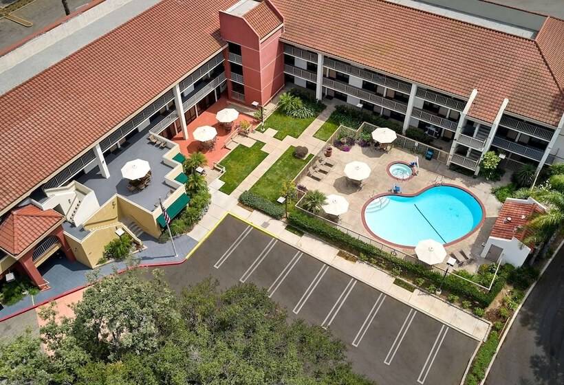 هتل La Quinta By Wyndham Thousand Oaks Newbury Park