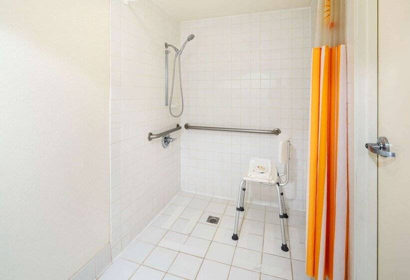 هتل La Quinta By Wyndham Thousand Oaks Newbury Park