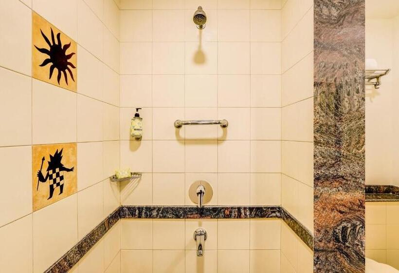 Lemon Tree Hotel, East Delhi Mall, Kaushambi