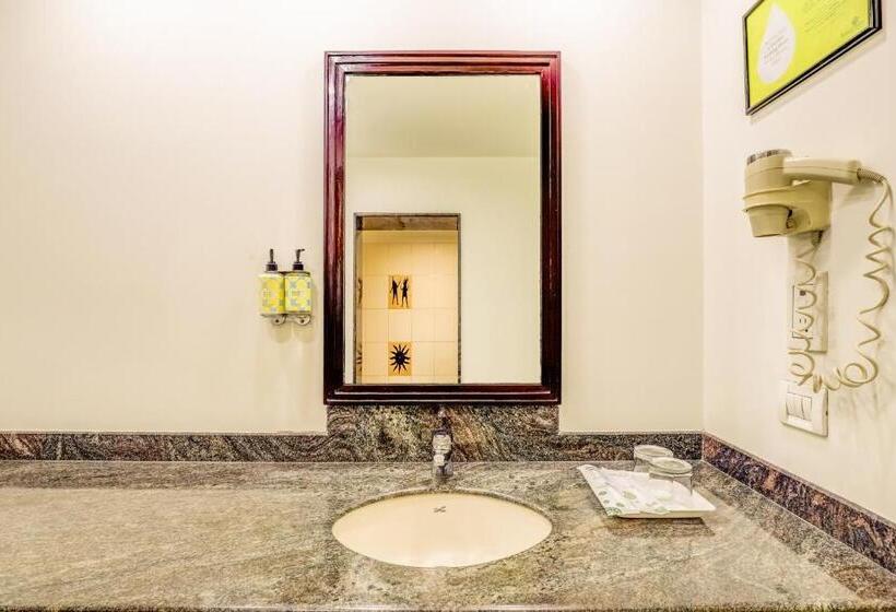 Lemon Tree Hotel, East Delhi Mall, Kaushambi