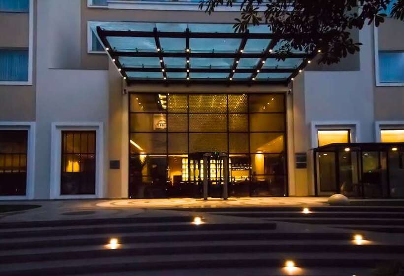 فندق Lemon Tree Premier City Center