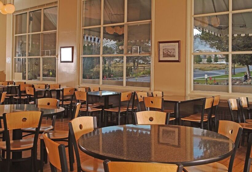 فندق Mammoth Hot Springs & Cabins   Inside The Park