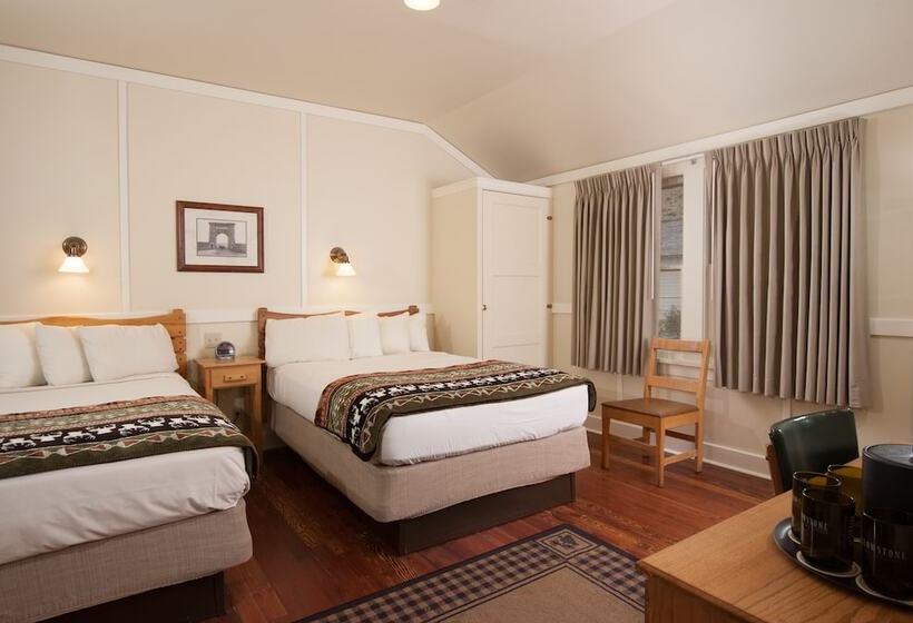 فندق Mammoth Hot Springs & Cabins   Inside The Park