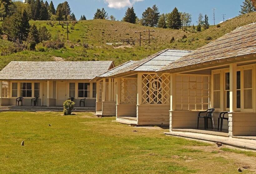 فندق Mammoth Hot Springs & Cabins   Inside The Park