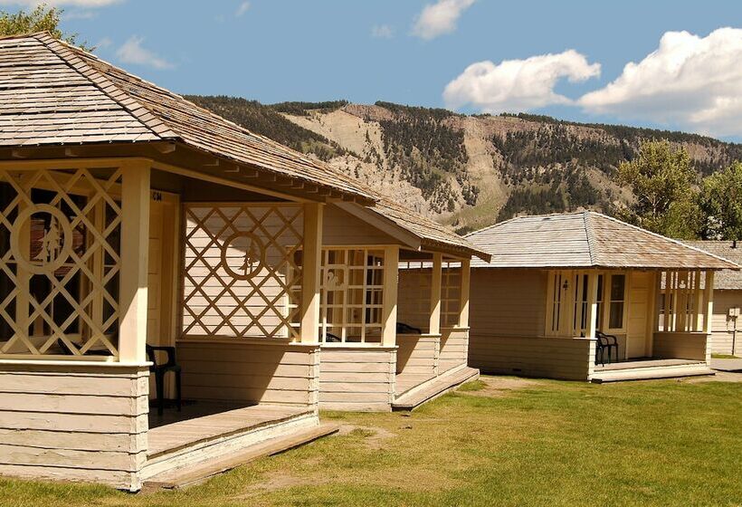 فندق Mammoth Hot Springs & Cabins   Inside The Park