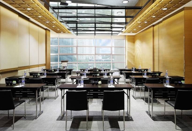 ホテル New World Wuhan