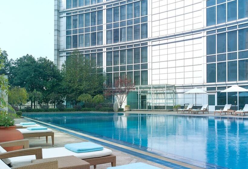 ホテル New World Wuhan