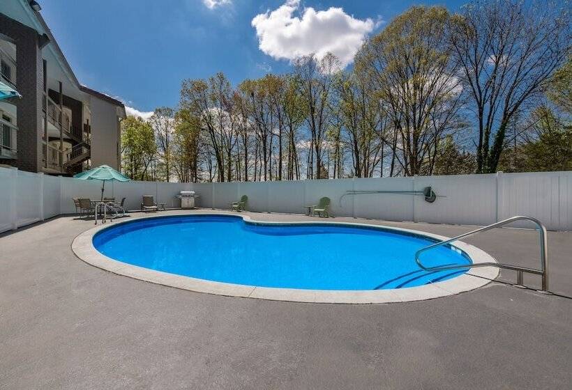 בית מלון כפרי Quality Inn & Suites Airport