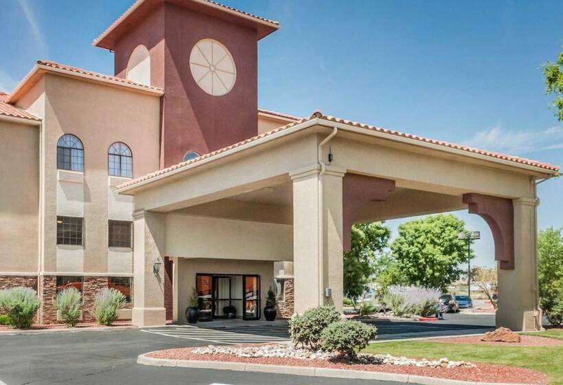 Отель Quality Inn & Suites Albuquerque West