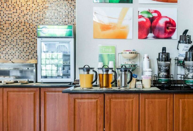 Отель Quality Inn & Suites Albuquerque West