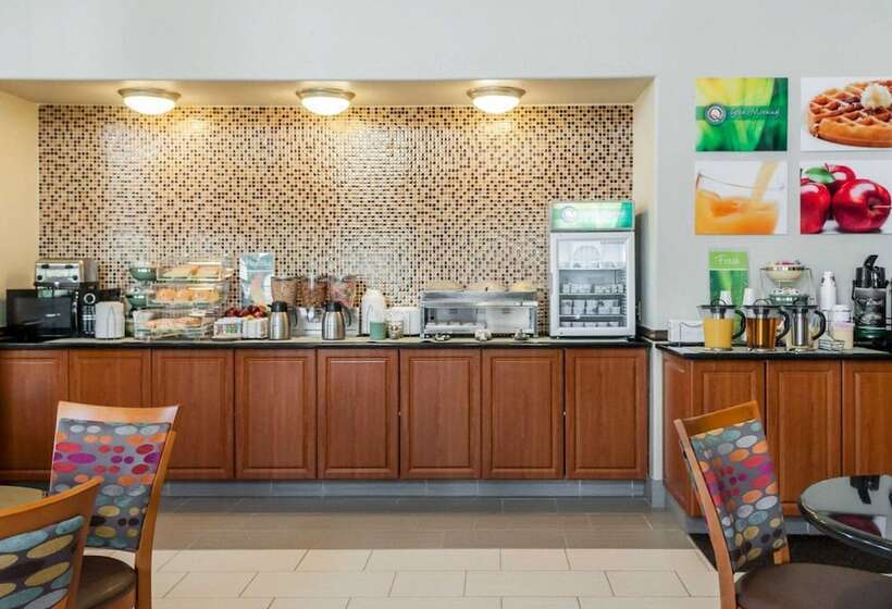 Отель Quality Inn & Suites Albuquerque West