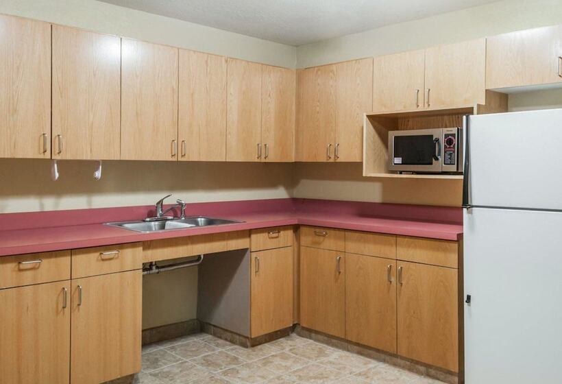 Отель Quality Inn & Suites Albuquerque West