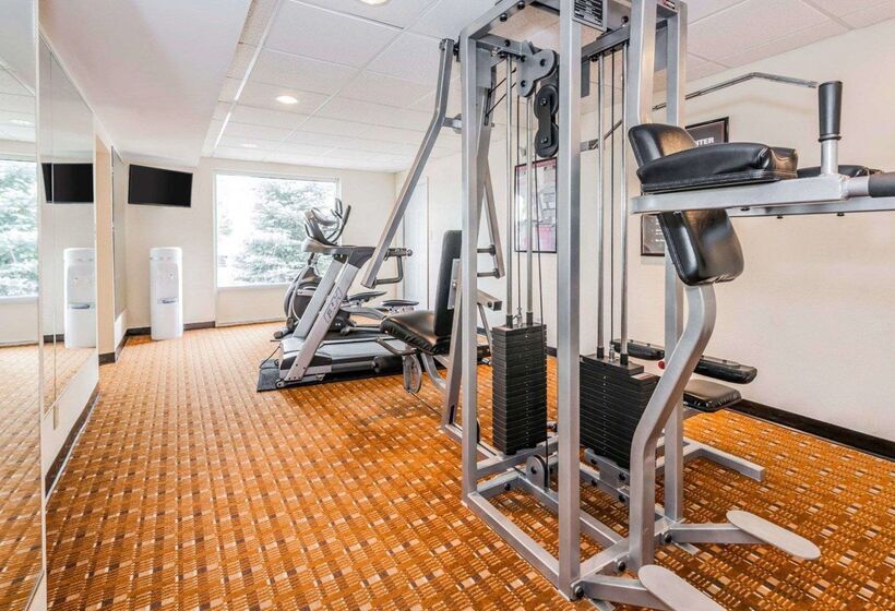 בית מלון כפרי Baymont By Wyndham Indianapolis East