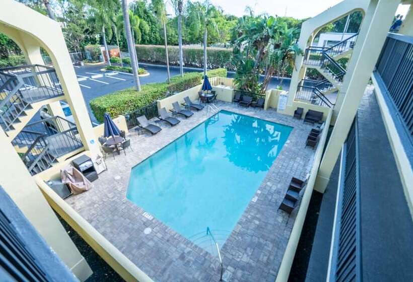 فندق Quality Inn Palm Beach International Airport