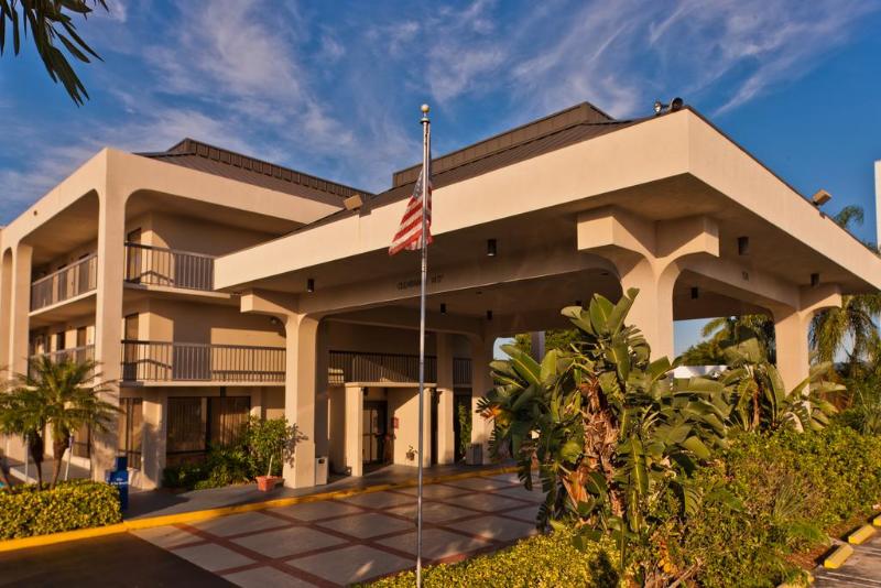 בית מלון כפרי Quality Inn Palm Beach International Airport