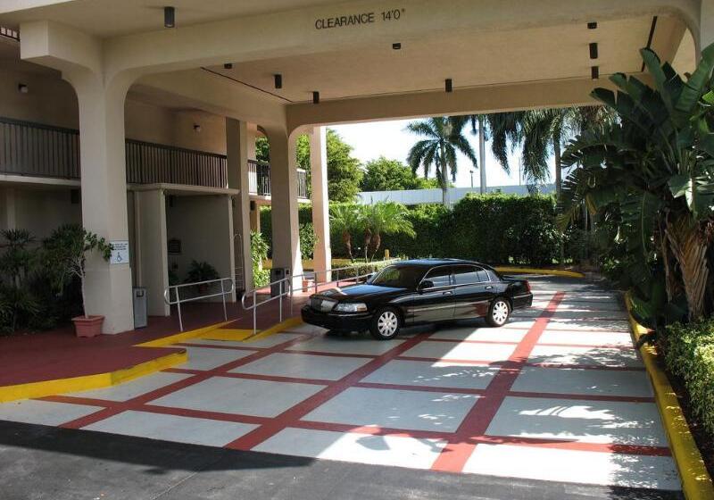 فندق Quality Inn Palm Beach International Airport