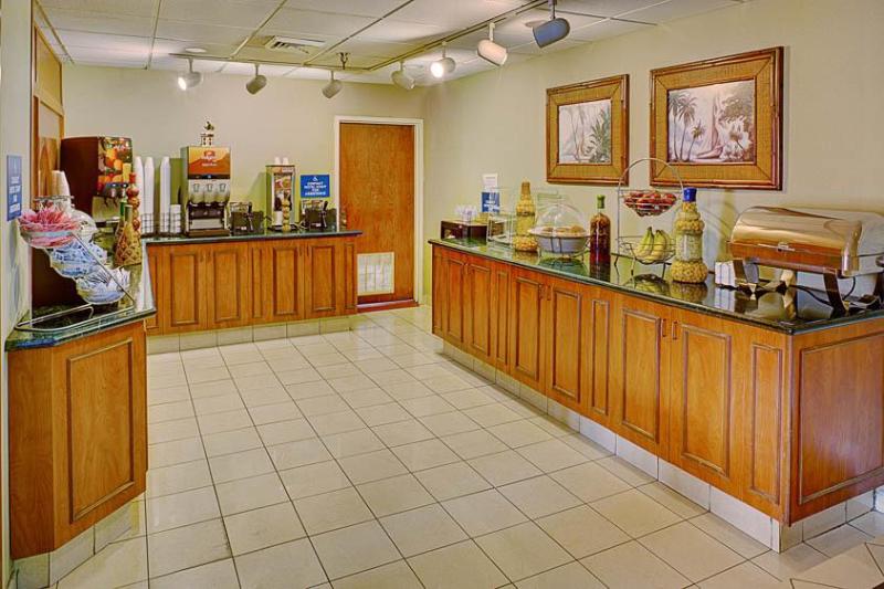 فندق Quality Inn Palm Beach International Airport