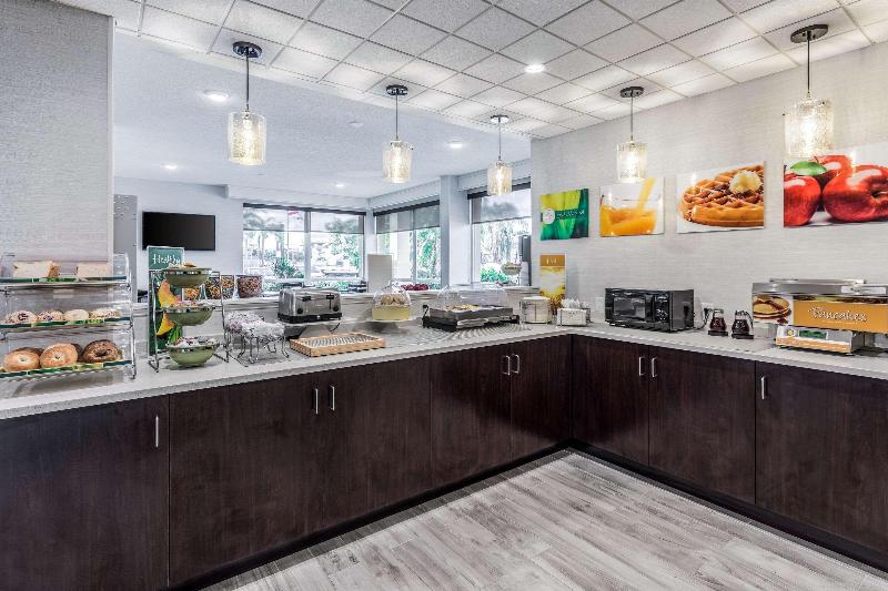 فندق Quality Inn Palm Beach International Airport