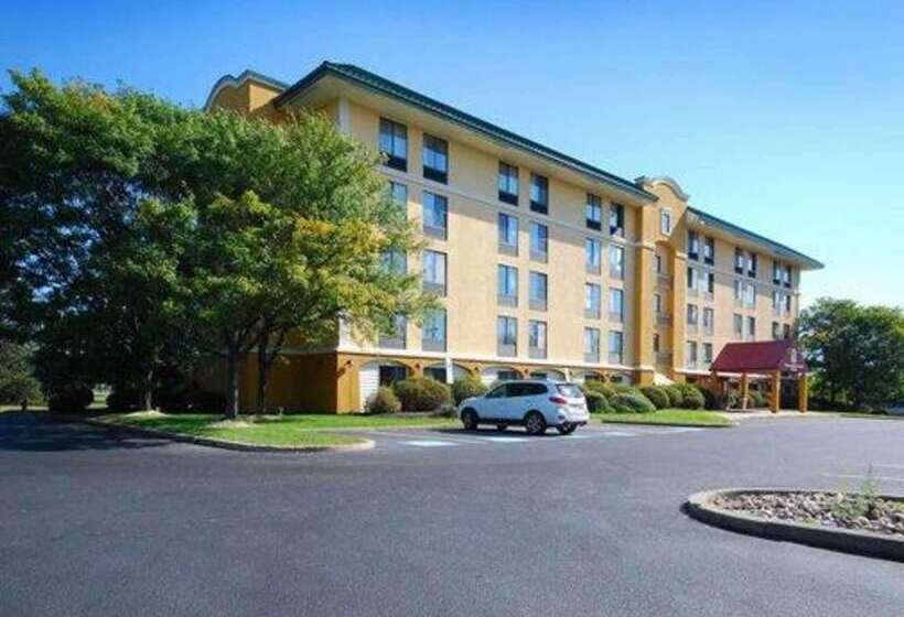 בית מלון כפרי Quality Inn & Suites