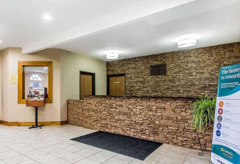 בית מלון כפרי Quality Inn & Suites Chesterfield Village