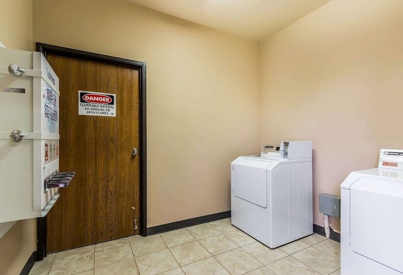 בית מלון כפרי Quality Inn & Suites Chesterfield Village