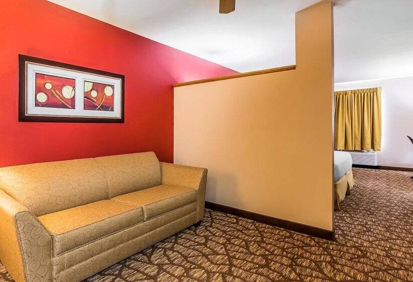 בית מלון כפרי Quality Inn & Suites Chesterfield Village