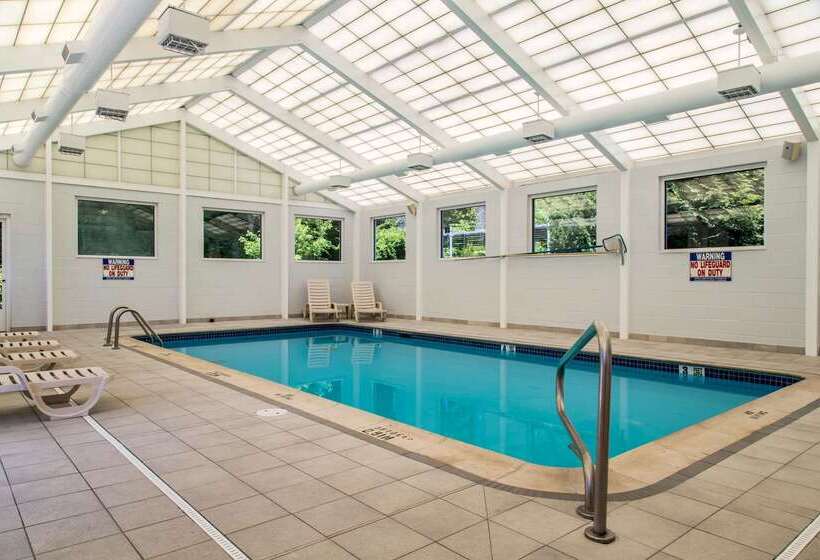 هتل Quality Inn & Suites Danbury Near University