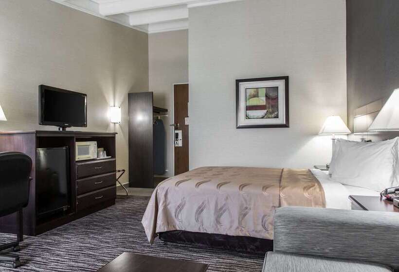 هتل Quality Inn & Suites Danbury Near University