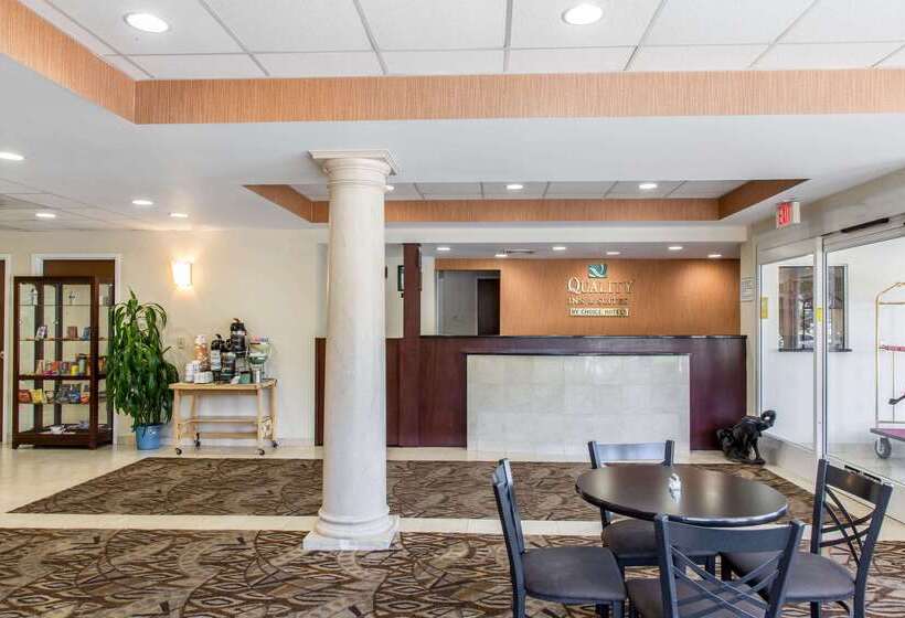 هتل Quality Inn & Suites Danbury Near University
