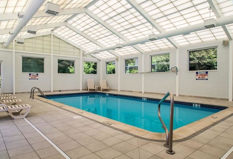 هتل Quality Inn & Suites Danbury Near University