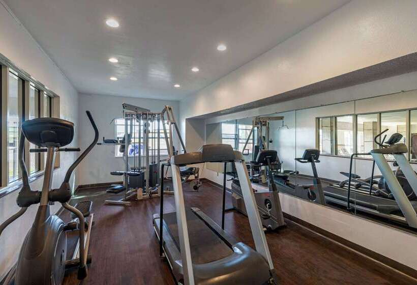 هتل Quality Suites Addisondallas