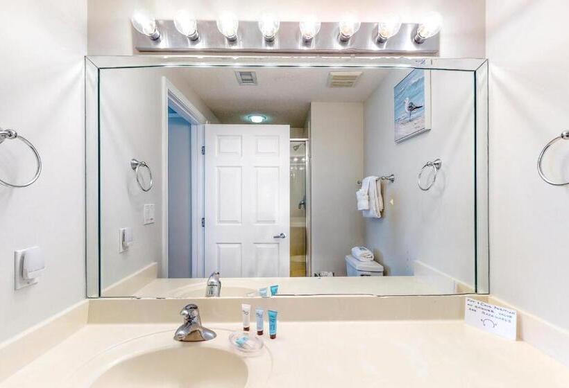 Отель Rentals At Waters Edge Condominiums