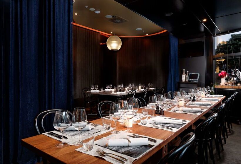 Отель Rydges Wellington