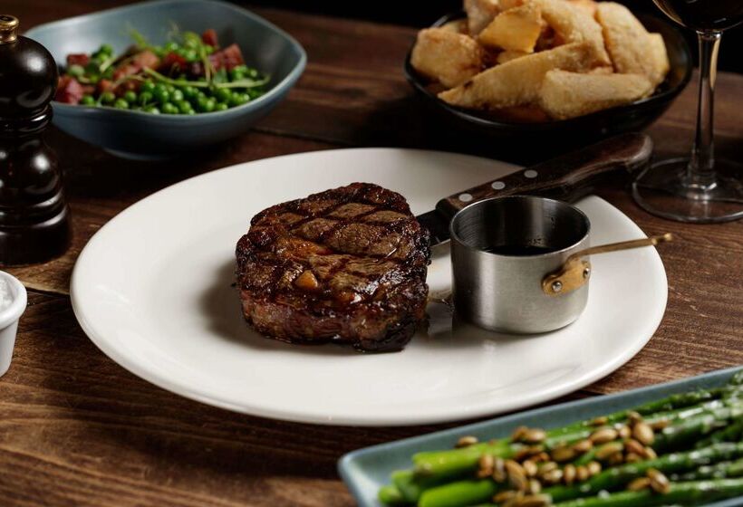 Отель Rydges Wellington