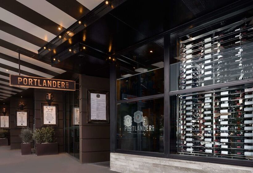 Отель Rydges Wellington