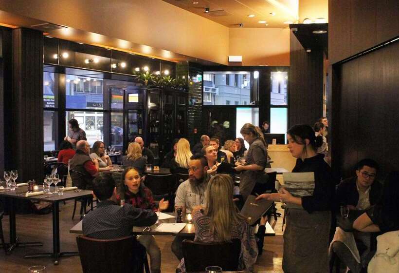 Отель Rydges Wellington