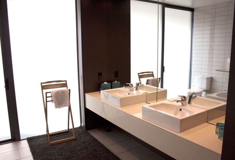 Отель Rydges Wellington