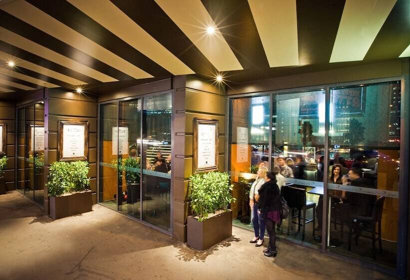 Отель Rydges Wellington