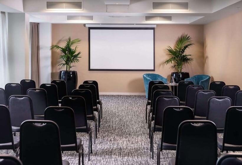 Отель Rydges Wellington