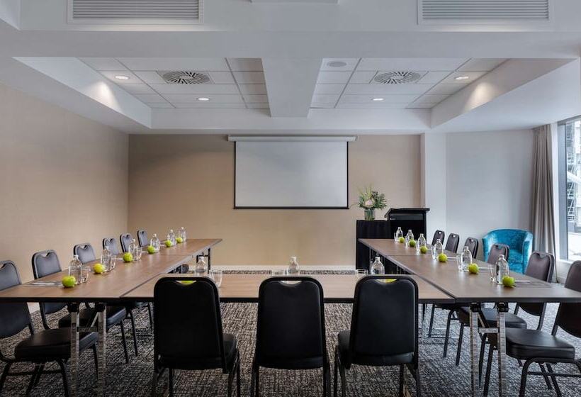 Отель Rydges Wellington